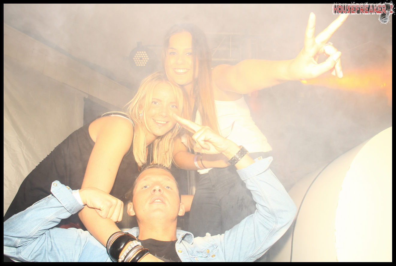 1321x889 pixels (1.118K)